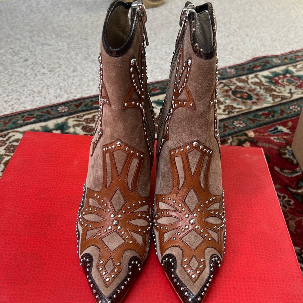 NEW DONALD J PLINER TONTO SIDE ZIP BOOTS 6.5M